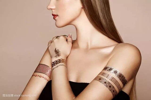 PS海报教程：制作绚丽的波普风艺术海报