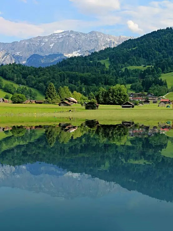 PS制作美丽的倒影效果图文教程