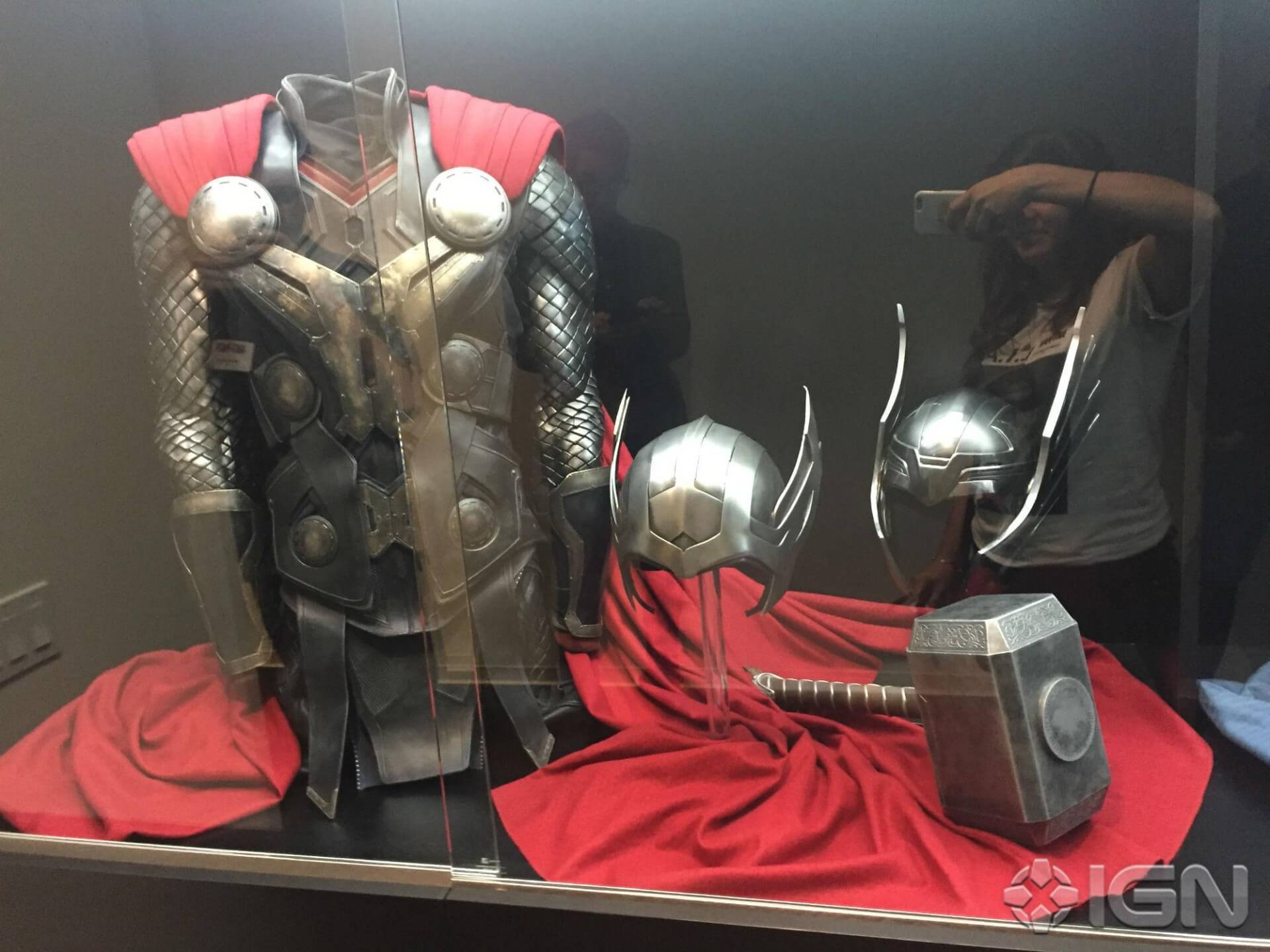 图片[15]-原来漫威工作室长这样？大量奢侈装备与新电影海报！-伊丞小站（YLIMHS.COM）